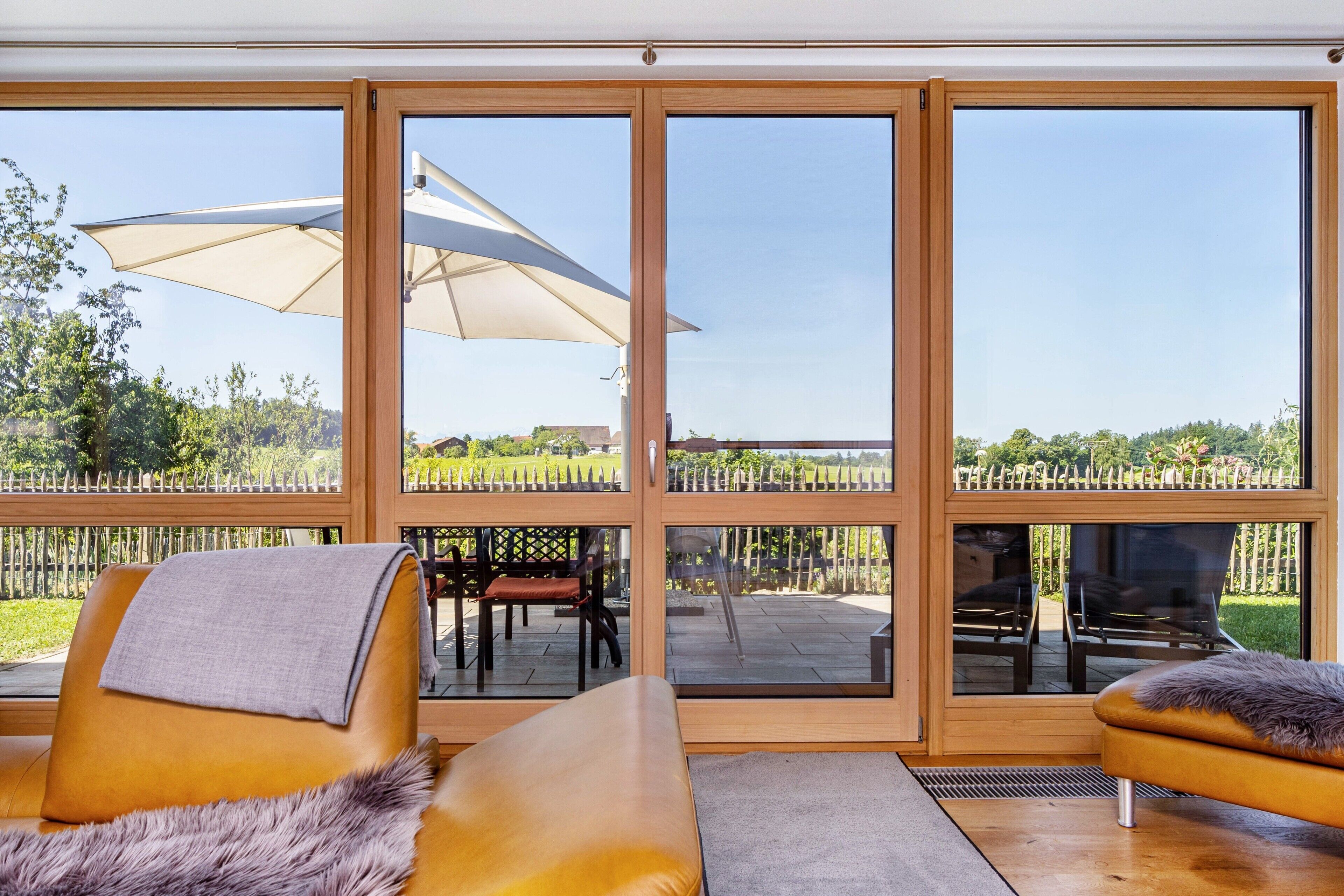 Fernseher, Tischtennisplatte