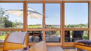 Fernseher, Tischtennisplatte