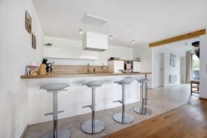 Refrigerador, horno, parrilla de estufa y lavavajillas 