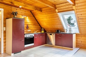 Jääkaappi, uuni, liesi, astianpesukone