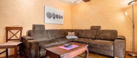 TV, mesa de pingue-pongue