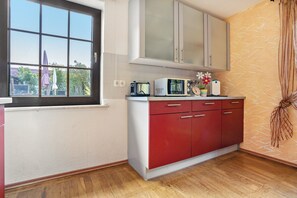 Interior - Holiday Apartment 'Müritz, 80sqm' with Shared Terrace, Shared Garden and Wi-Fi (Malchin)