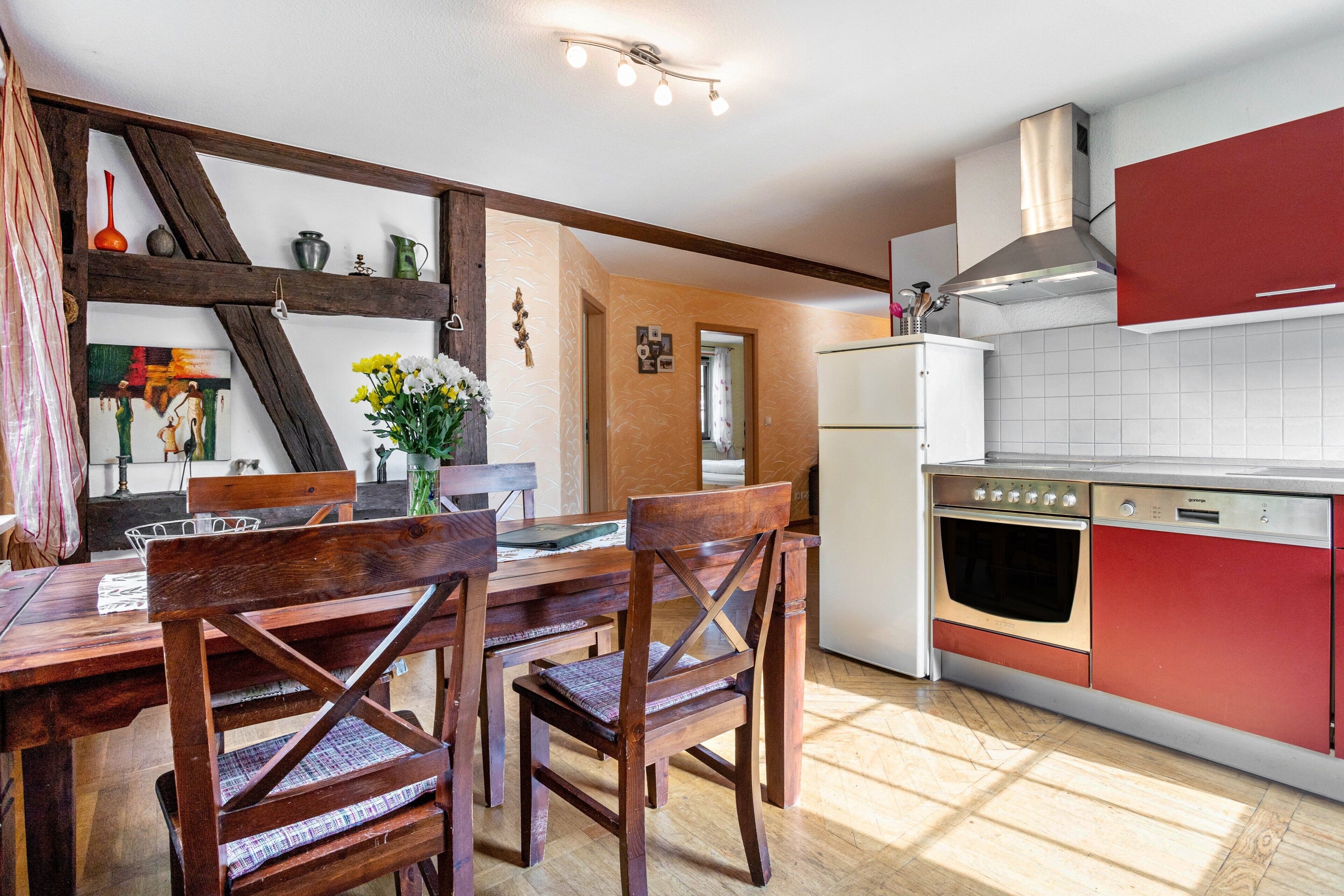 Fridge, oven, stovetop, dishwasher