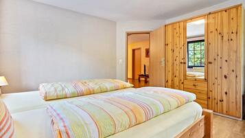 2 bedrooms, free WiFi, bed sheets