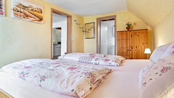 1 bedroom, free WiFi, bed sheets