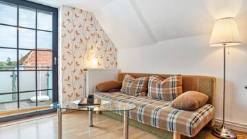 Télévision, lecteur de DVD, table de tennis de table