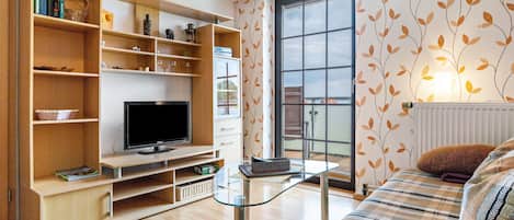 TV, lettore DVD, tavolo da ping pong