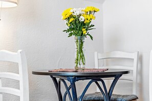 Dining - Apartment 'Tollensesee' with Lake View, Shared Terrace and Wi-Fi (Malchin)