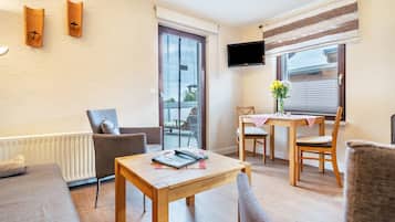 Fernseher, Kamin, DVD-Player, Tischtennisplatte