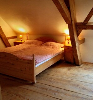 7 bedrooms, free WiFi, bed sheets