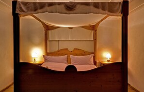 5 bedrooms, free WiFi, bed sheets