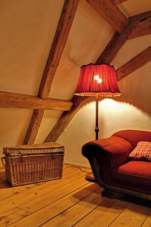 TV, peis, DVD-spiller og stereoanlegg