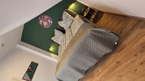 2 soverom, skrivebord, reiseseng for barn og wi-fi