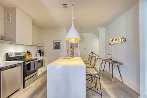 Fridge, oven, dishwasher, coffee/tea maker