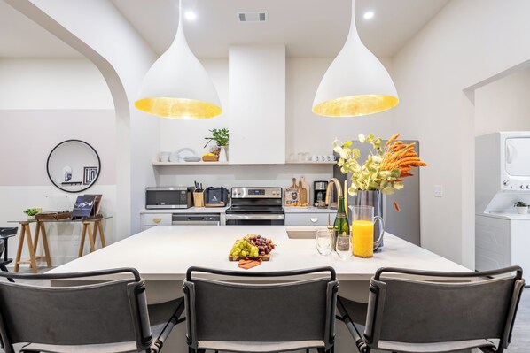 Fridge, oven, stovetop, dishwasher