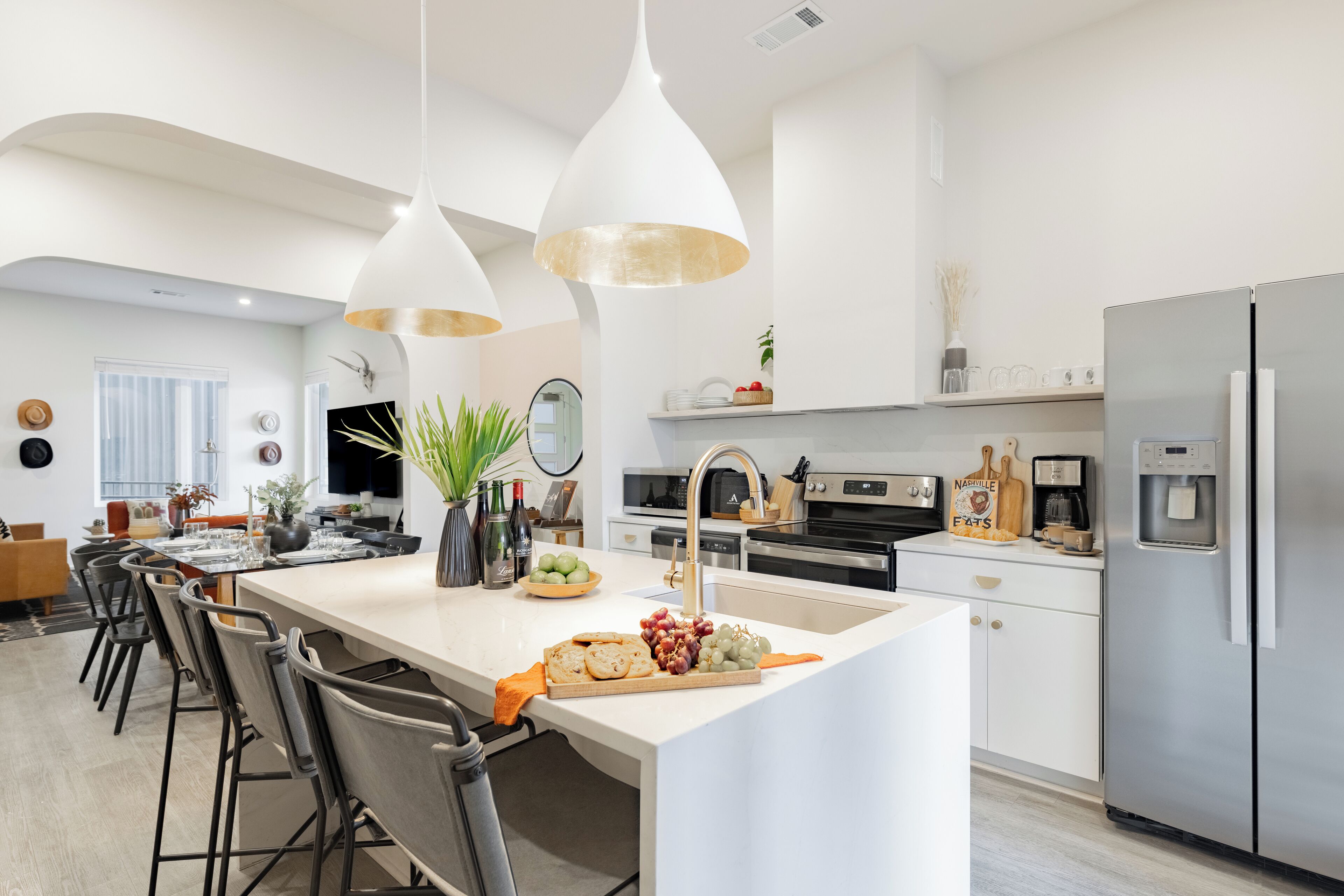 Fridge, oven, stovetop, dishwasher