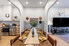 Dining - Outrider Buyout- 3 units by AvantStay | Sleeps 36 (Nashville)