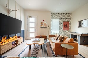 Smart TV, video games - Outrider Buyout- 3 units by AvantStay | Sleeps 36 (Nashville)