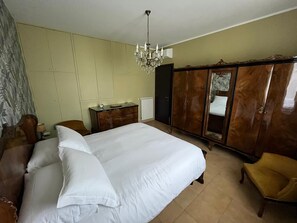 Room - Les Trois Camélias - Tourist Inn (Capranica)