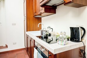 雪櫃、微��波爐、焗爐、爐具