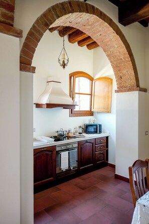 Frigorífic, microones, forn i placa de cuina 