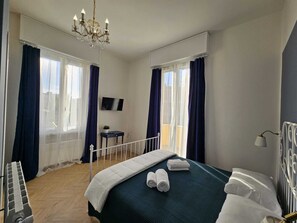 Chambre supérieure double | Bureau, espace de travail pour ordinateurs portables