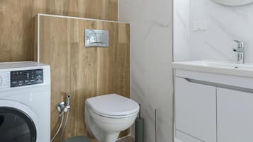 Superior Apartment, Balcony, City View | Bathroom