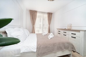 2 bedrooms, desk, soundproofing, iron/ironing board - Modern Apartment with Free Private Parking in Timisoara (Timișoara)