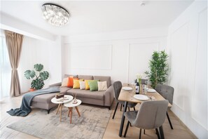 Interior - Modern Apartment with Free Private Parking in Timisoara (Timișoara)