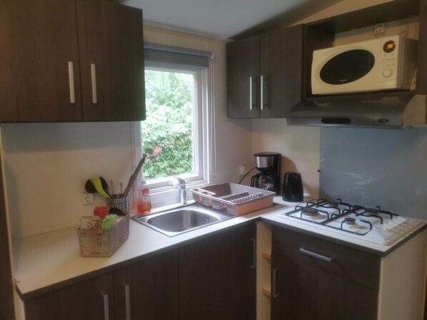 Fridge, microwave, stovetop, coffee/tea maker