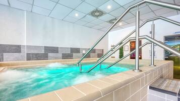 Indoor spa tub