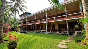 Deluxe Double Room, Balcony, Garden View