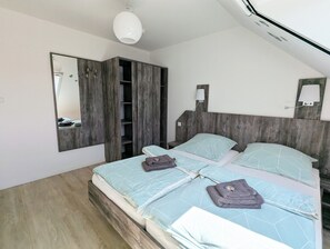 1 quarto, Wi-Fi de cortesia, roupa de cama