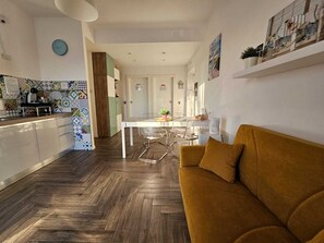 Deluxe Triple Room | Shared kitchen