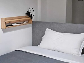 Bureau, espace de travail pour ordinateur portable, Wi-Fi gratuit