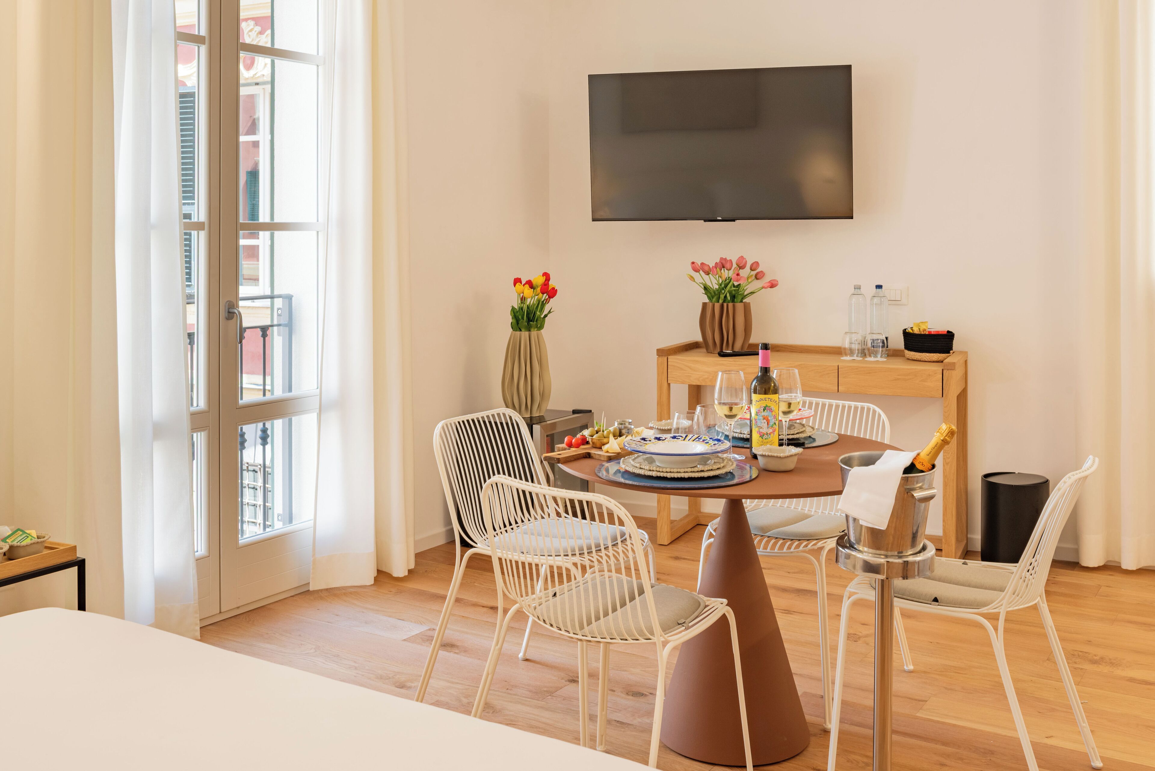 Habitació familiar, vistes a la ciutat | Roba de llit d'alta qualitat i matalassos d'escuma viscoelàstica 