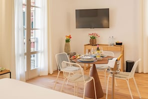 Camera familiare, vista città | Biancheria da letto di alta qualità, materassi in memory foam, minibar