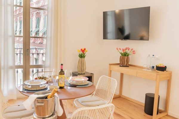 Chambre Familiale, vue ville | Literie de qualité supérieure, matelas mémoire de forme, minibar, bureau