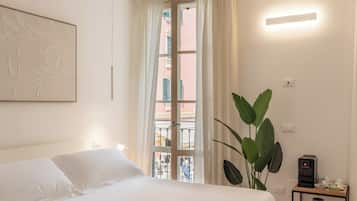 Habitación familiar, vista a la ciudad | Ropa de cama de alta calidad, camas con efecto memoria y minibar