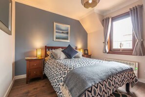 3 chambres, fer et planche à repasser, Wi-Fi, draps fournis