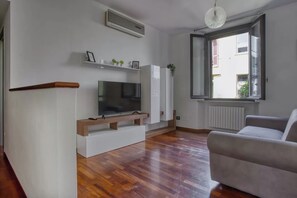 Comfort-Apartment | Wohnbereich | LED-Fernseher