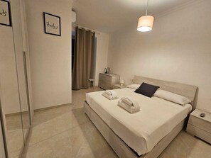 Comfort Double Room | Free WiFi - STENDARDI S HOUSE (Rome)