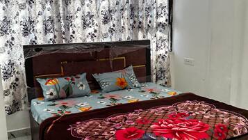 Deluxe Double Room, City View | In-room safe, soundproofing, free WiFi, bed sheets
