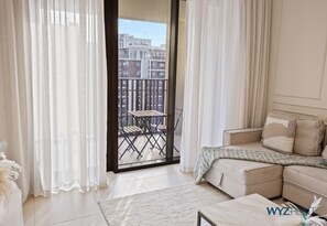 Apartament clàssic, balcó, vistes a la piscina | Cortines opaques i habitacions insonoritzades 