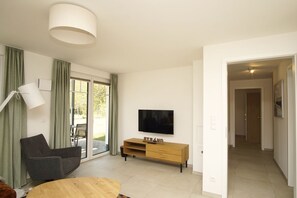 TV, stereo - Beachfront apartment with terrace, use of swimming pool and sauna - Rex Rugia apartment 15-3 (Göhren)