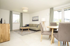 TV, stereo - Beachfront apartment with terrace, use of swimming pool and sauna - Rex Rugia apartment 15-4 (Göhren)