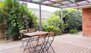 تناول الطعام بالخارج