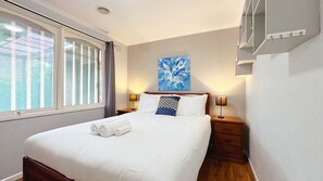 4 bedrooms, iron/ironing board, WiFi, bed sheets