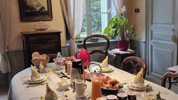 Free daily continental breakfast