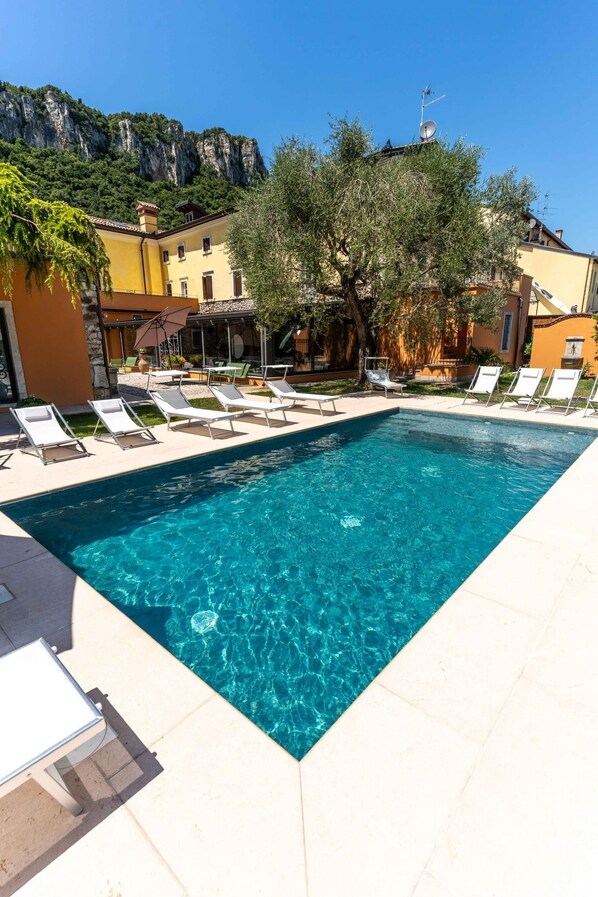 Piscine extérieure (ouverte en saison)